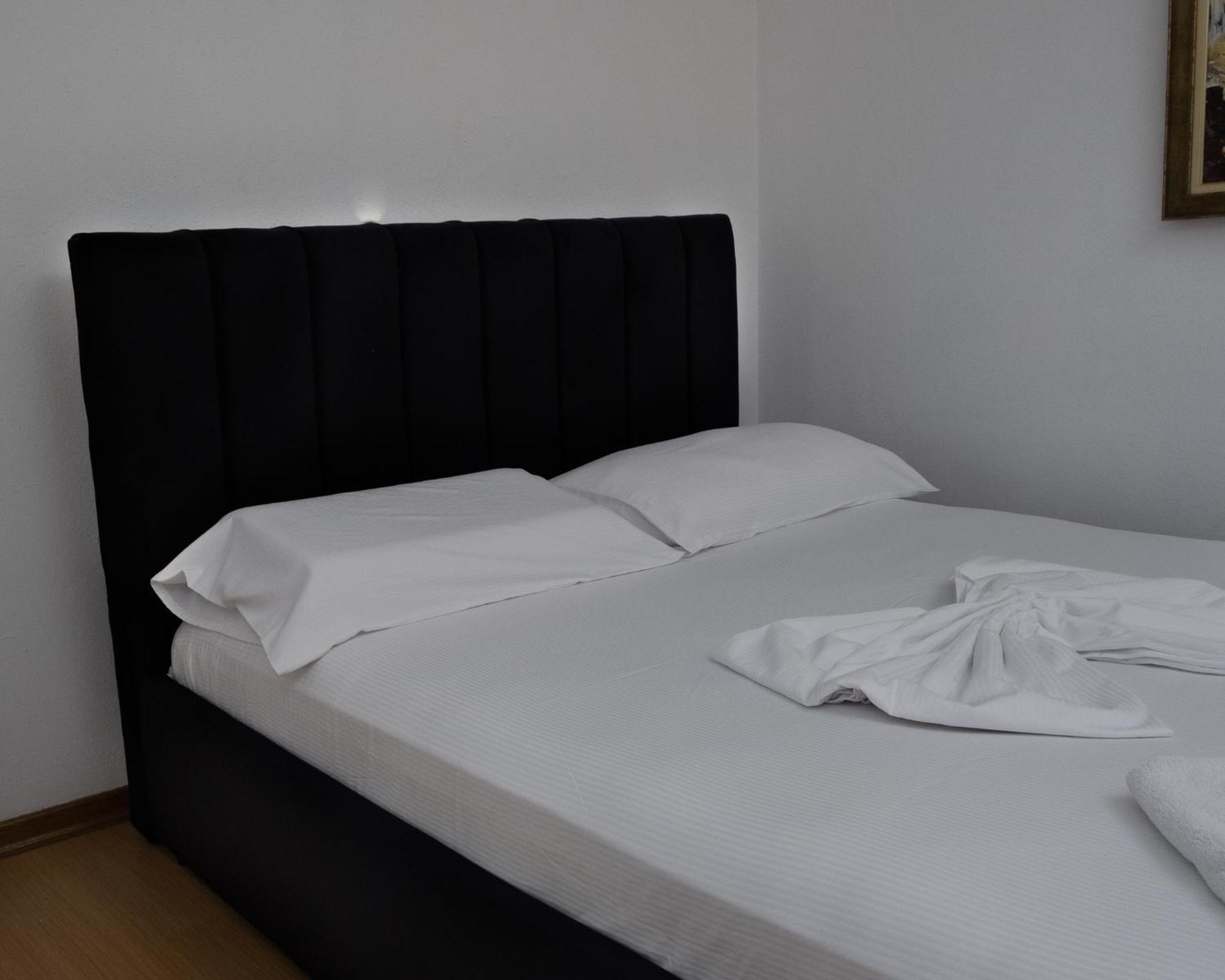 Albjona Guesthouse 티라나 외부 사진